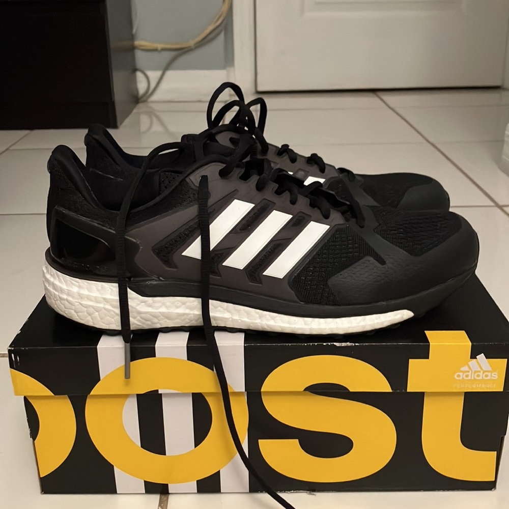 Adidas Supernova ST M BLK/BLK US 11/ UK 10.5. BRAND NEW